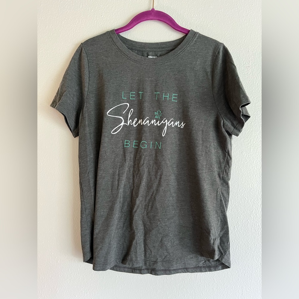 Women’s size medium Sonoma holiday t-shirt